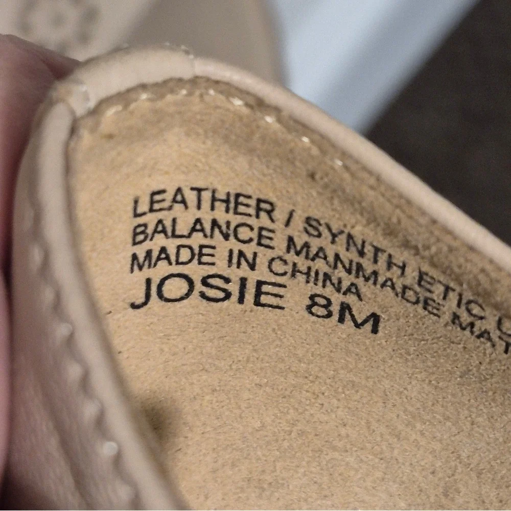 LEG LENGTHING wedge‎ Nude Beige Leather Peep Toe Wedge Heels - Size 8M worn once